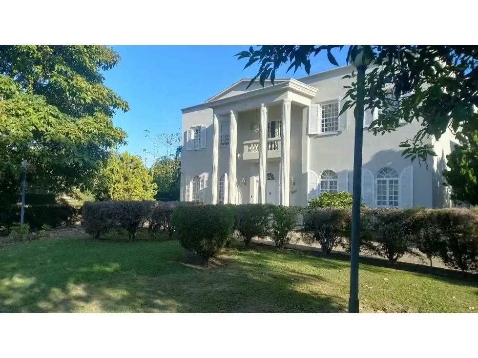 Se vende casa 900m2 La Lagunita 0678