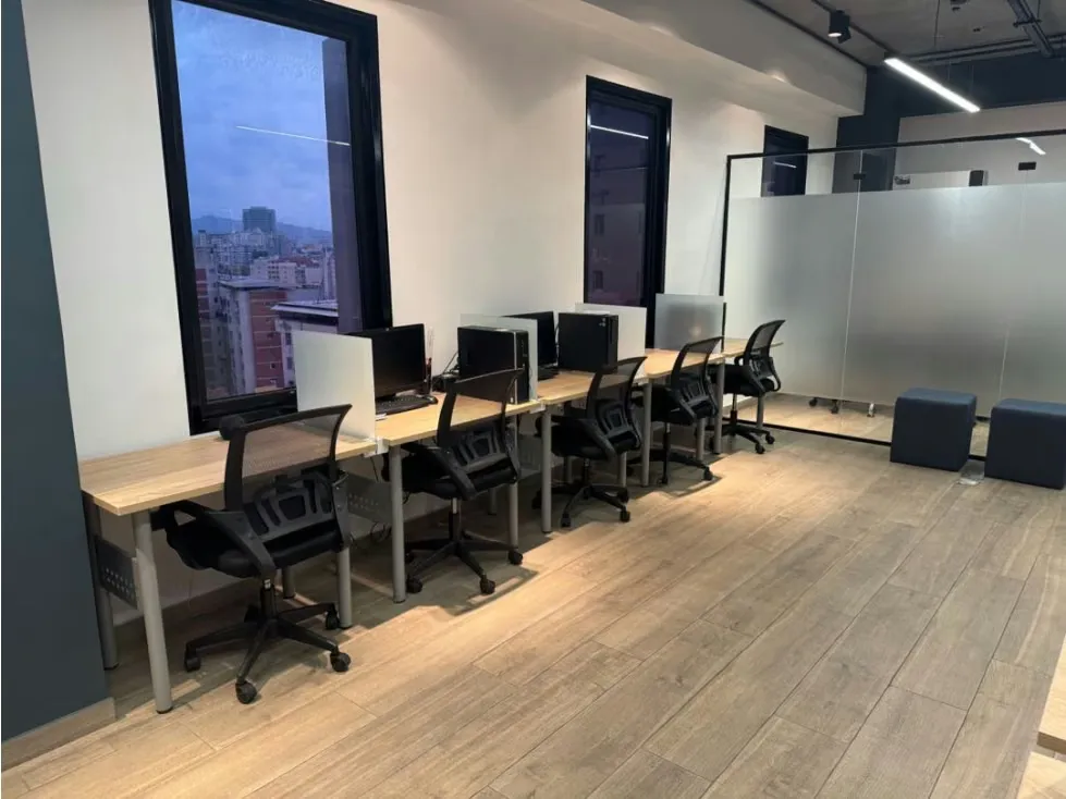En venta oficina remodelada en Sebucan - 9