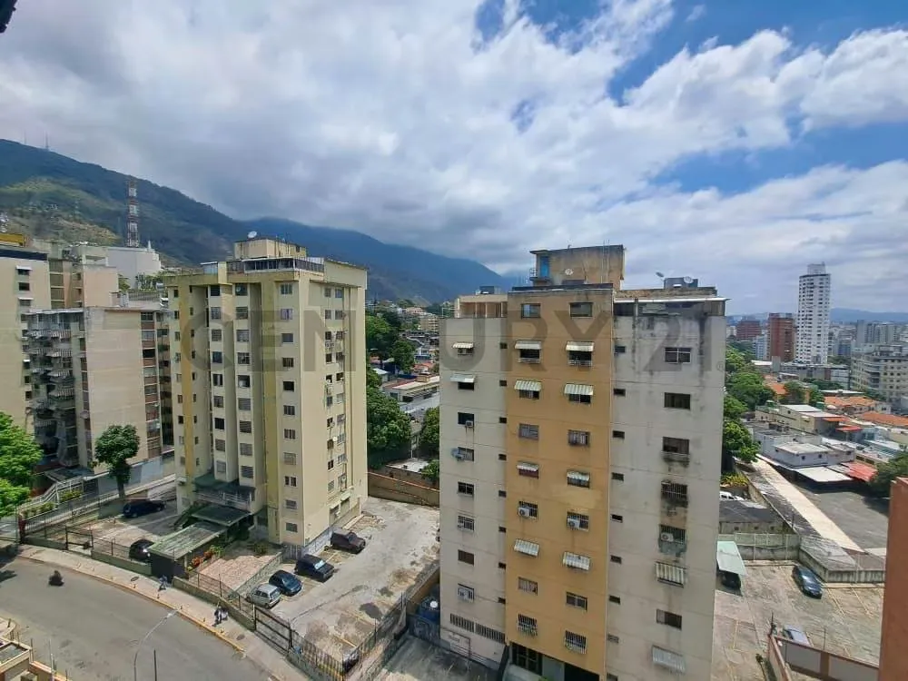 Sub penthouse de 215 m² con vista al Ávila en Colinas de Los Caobos - 26