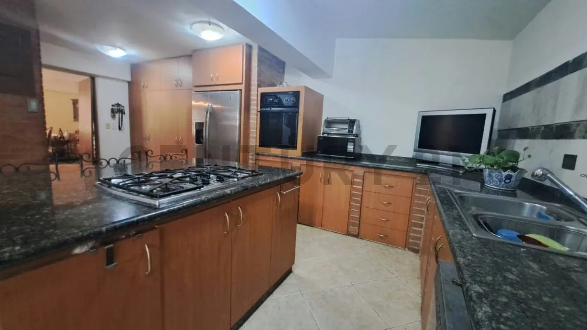 Acogedora casa,con clima de montaña,en la Urbanización Miranda - 5