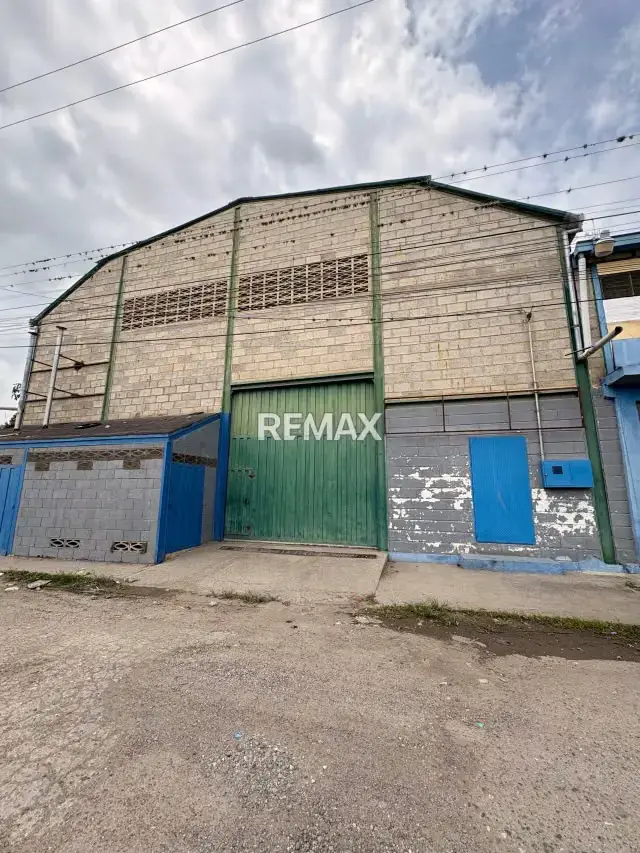 En Venta Galpón con local comercial en San Francisco Zona Noroeste