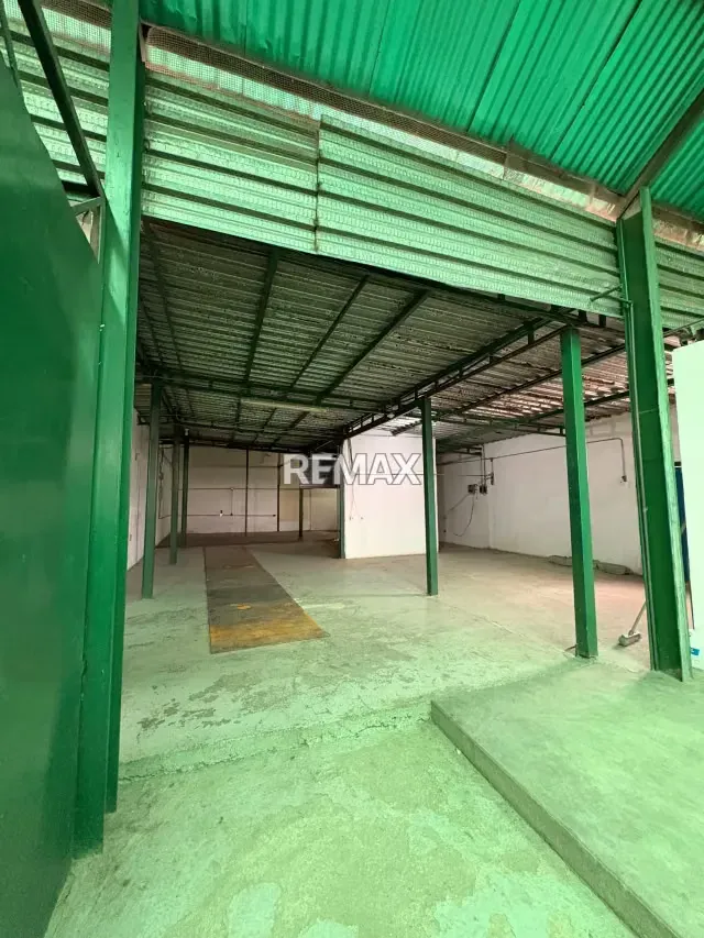 En Venta Galpón con local comercial en San Francisco Zona Noroeste - 12