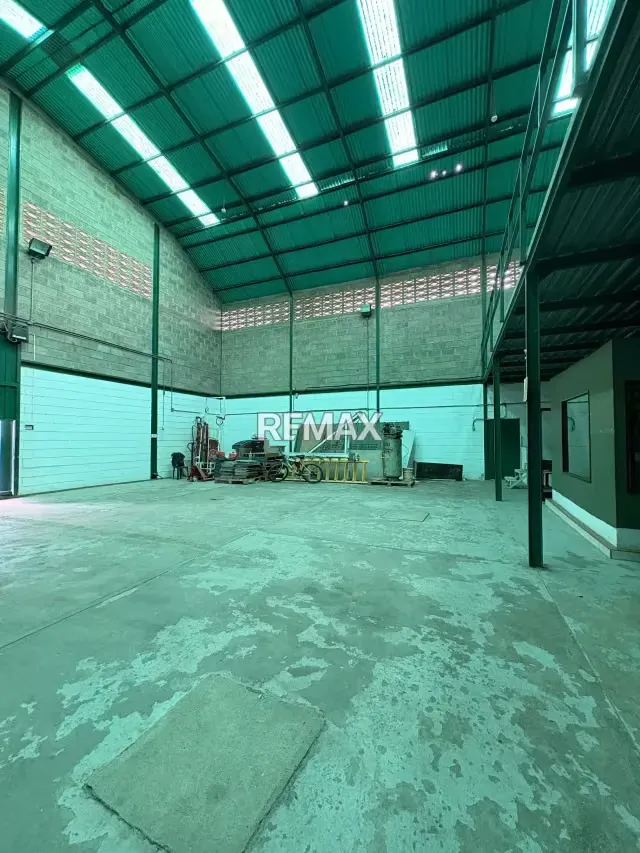 En Venta Galpón con local comercial en San Francisco Zona Noroeste - 18