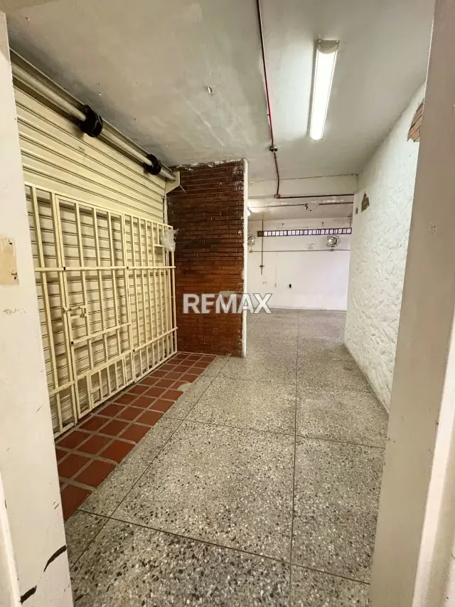 En Venta Galpón con local comercial en San Francisco Zona Noroeste - 7