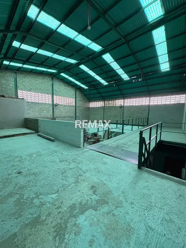 En Venta Galpón con local comercial en San Francisco Zona Noroeste - 9