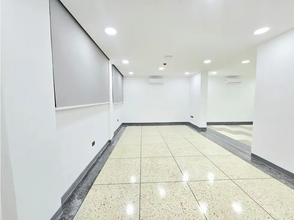 Vendo y Alquilo Casa Comercial en San Román a Pie de Calle Remodelada - 11