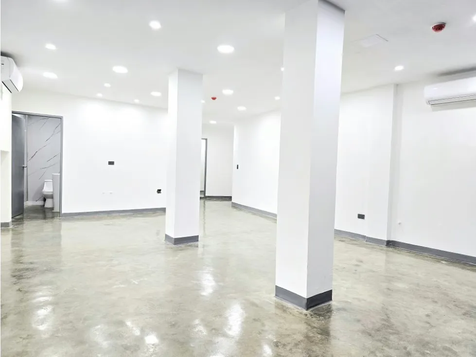 Vendo y Alquilo Casa Comercial en San Román a Pie de Calle Remodelada - 13