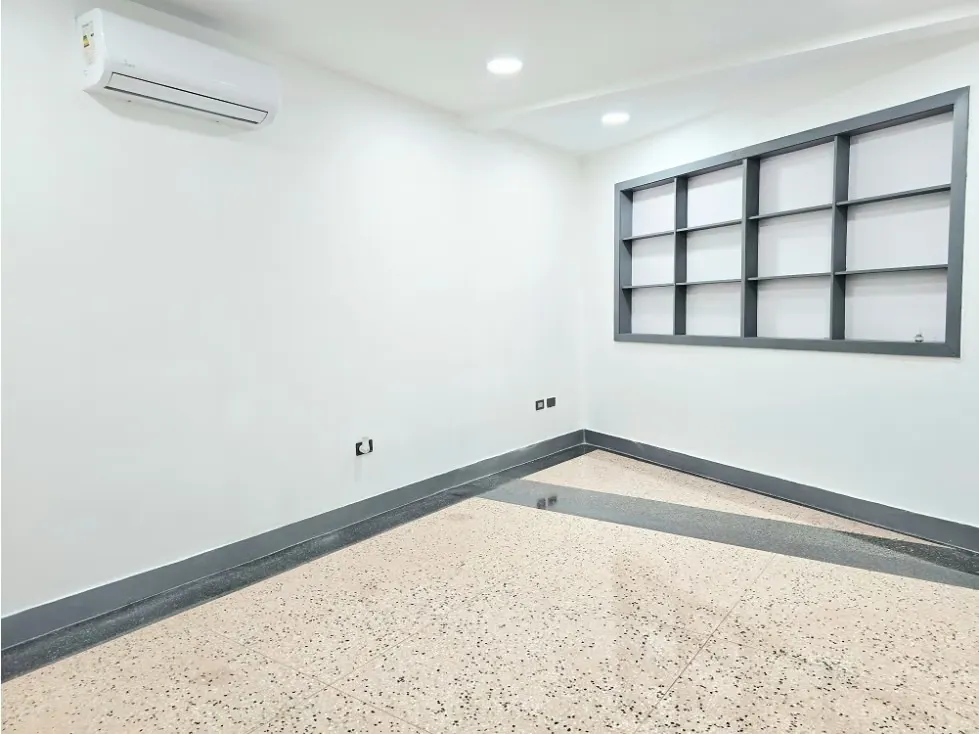Vendo y Alquilo Casa Comercial en San Román a Pie de Calle Remodelada - 20