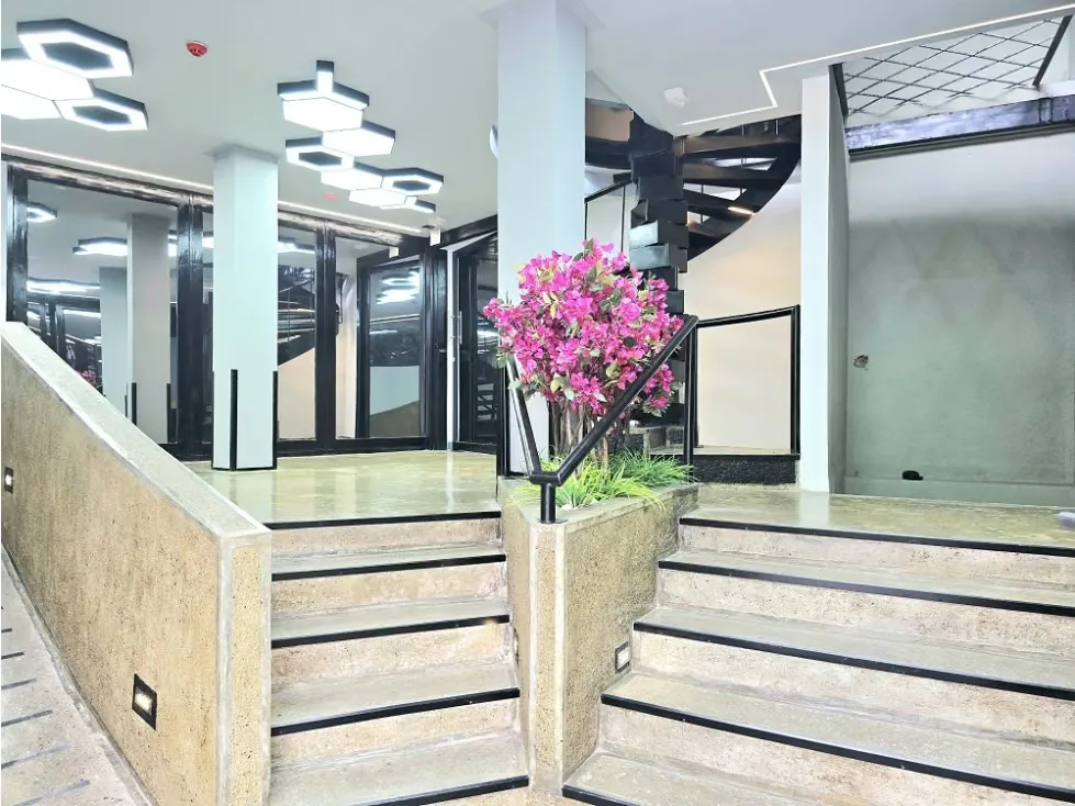 Vendo y Alquilo Casa Comercial en San Román a Pie de Calle Remodelada - 3