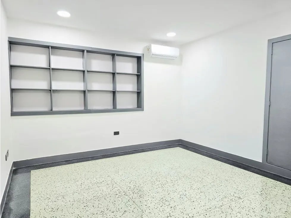 Vendo y Alquilo Casa Comercial en San Román a Pie de Calle Remodelada - 22