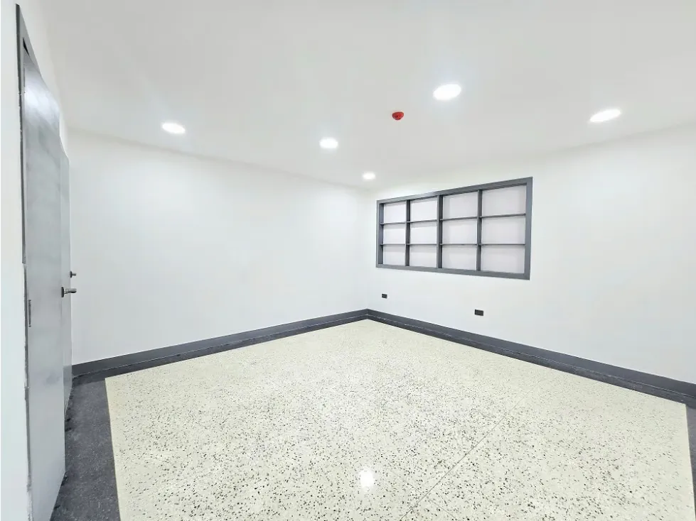 Vendo y Alquilo Casa Comercial en San Román a Pie de Calle Remodelada - 23
