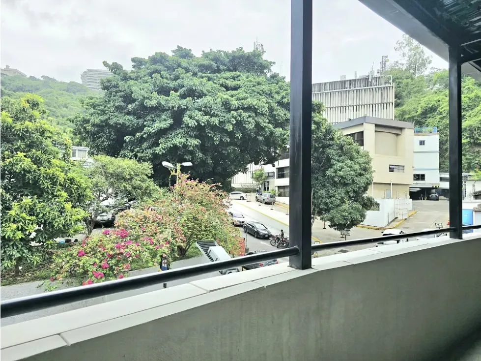 Vendo y Alquilo Casa Comercial en San Román a Pie de Calle Remodelada - 28