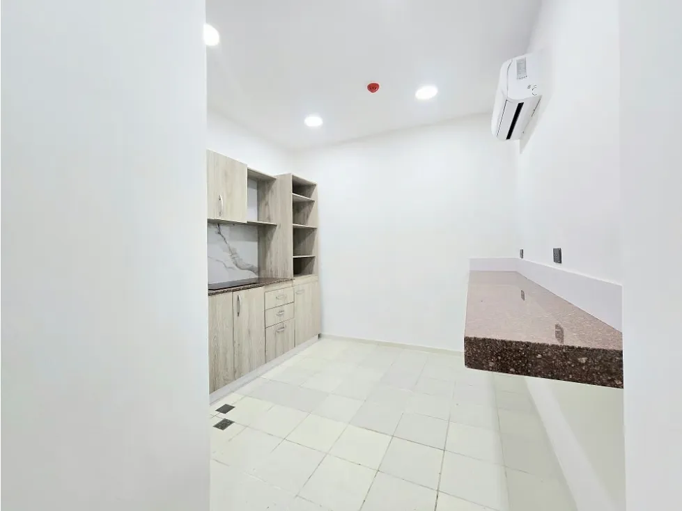 Vendo y Alquilo Casa Comercial en San Román a Pie de Calle Remodelada - 30