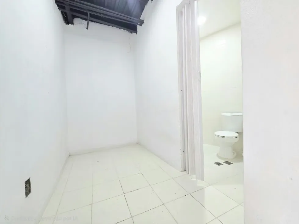 Vendo y Alquilo Casa Comercial en San Román a Pie de Calle Remodelada - 33