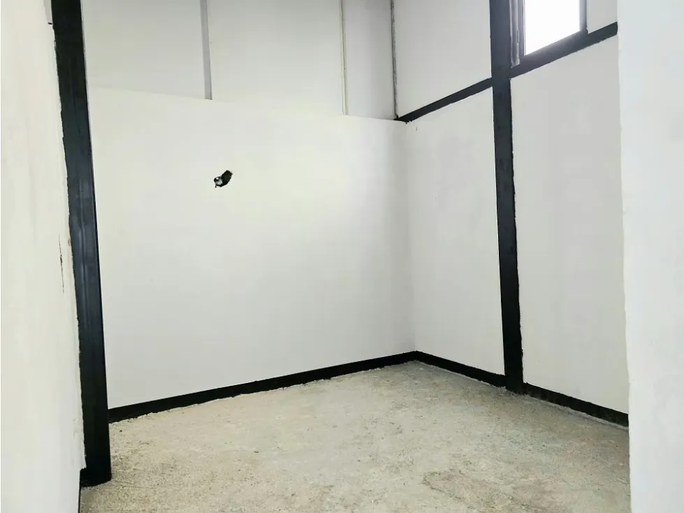 Vendo y Alquilo Casa Comercial en San Román a Pie de Calle Remodelada - 35