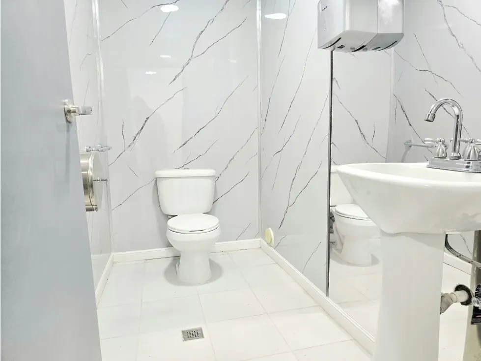 Vendo y Alquilo Casa Comercial en San Román a Pie de Calle Remodelada - 37