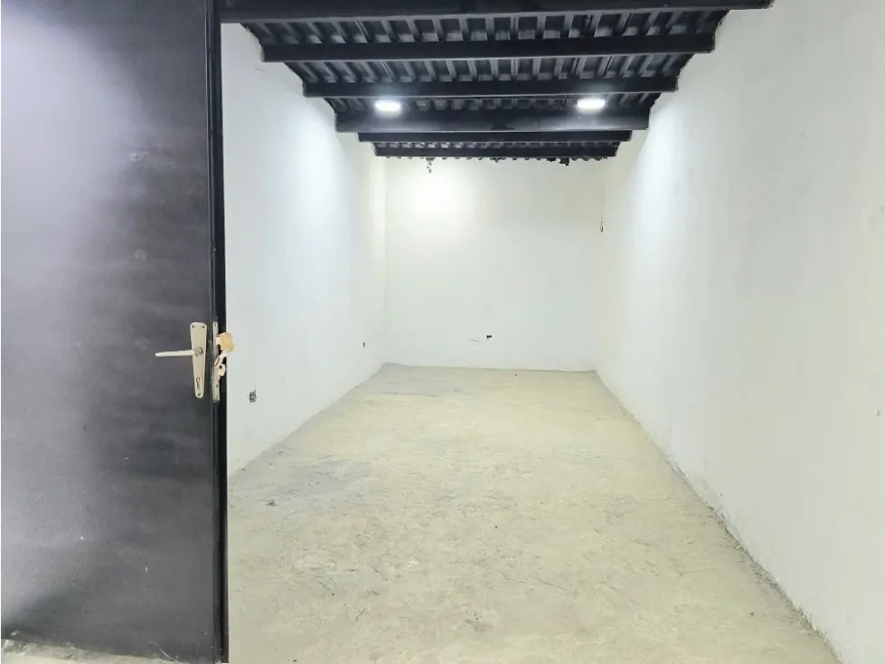 Vendo y Alquilo Casa Comercial en San Román a Pie de Calle Remodelada - 40