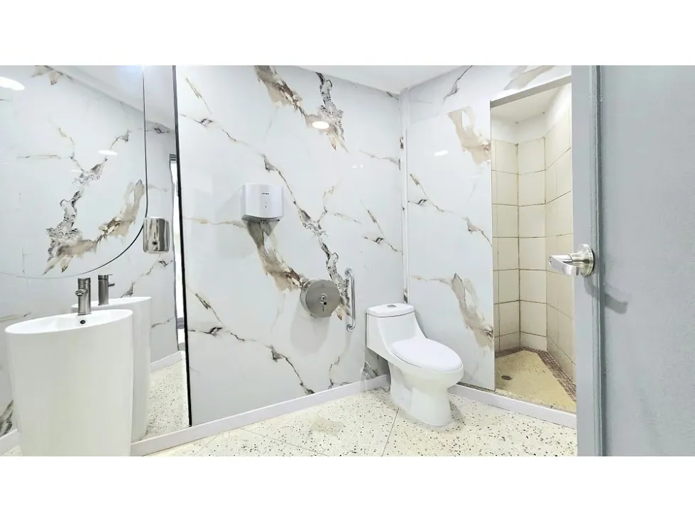 Vendo y Alquilo Casa Comercial en San Román a Pie de Calle Remodelada - 45