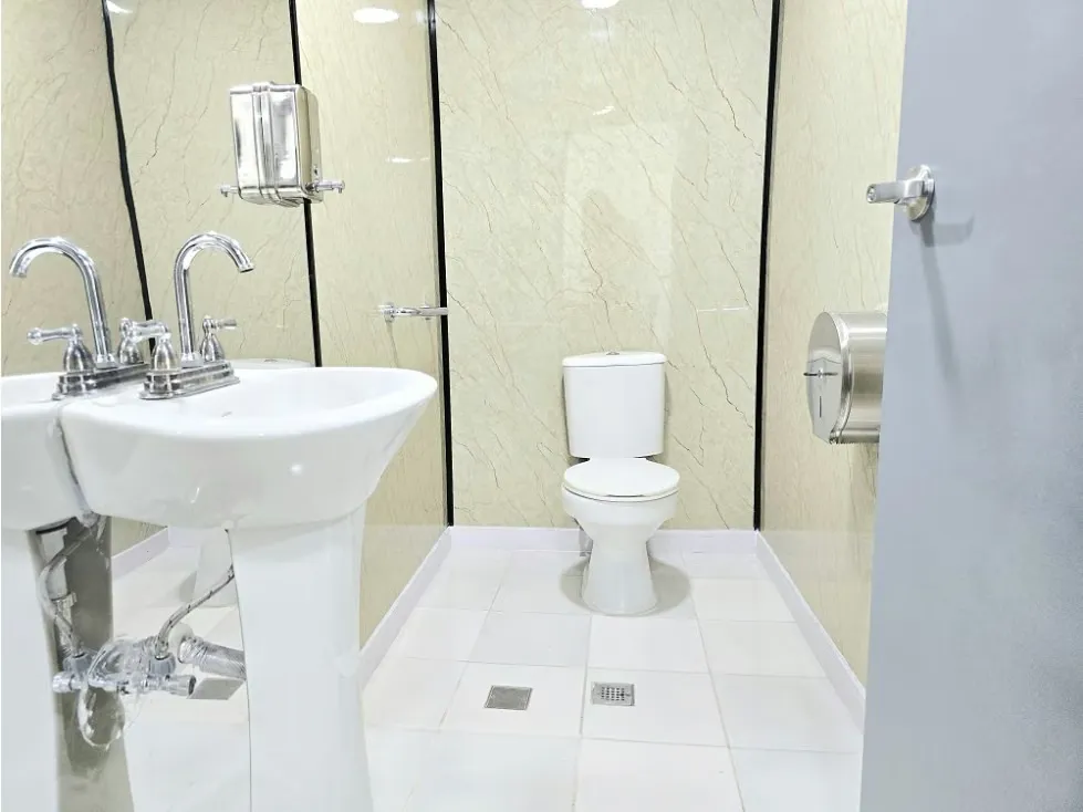 Vendo y Alquilo Casa Comercial en San Román a Pie de Calle Remodelada - 46