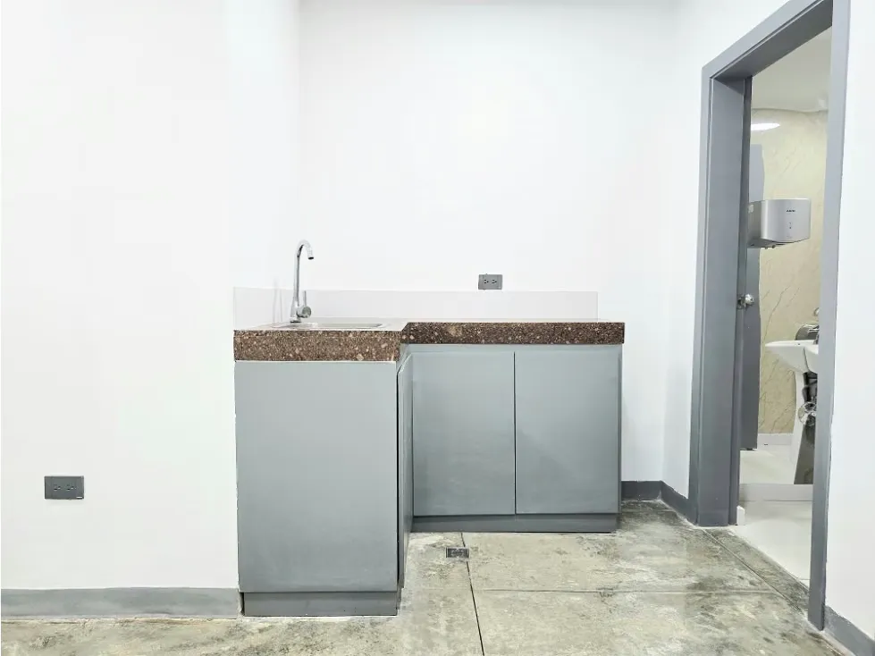 Vendo y Alquilo Casa Comercial en San Román a Pie de Calle Remodelada - 8