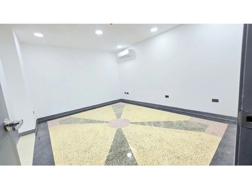 Vendo y Alquilo Casa Comercial en San Román a Pie de Calle Remodelada - 9