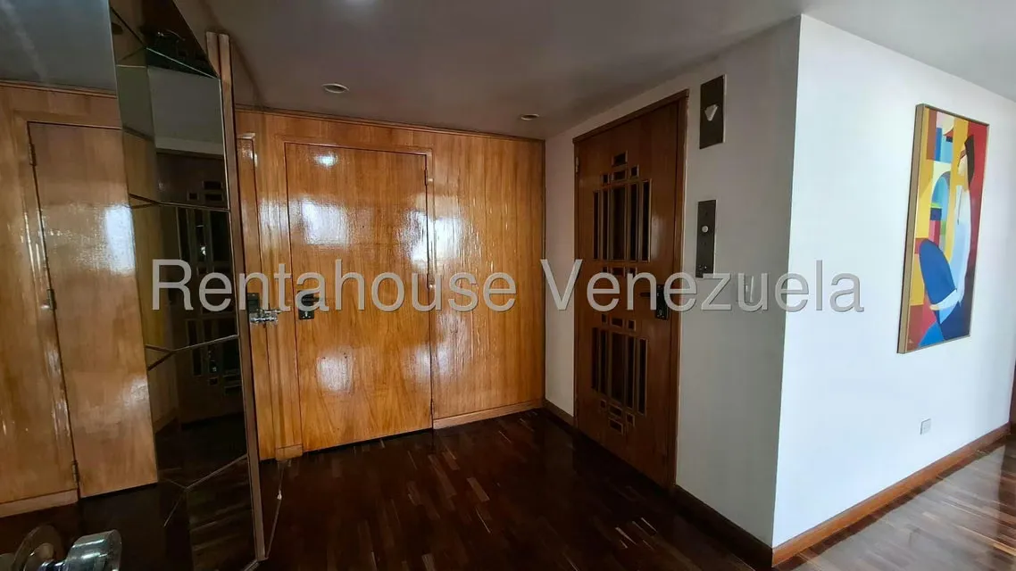 Apartamento (1 Nivel) en Venta en La Florida, Distrito Metropolitano - 3
