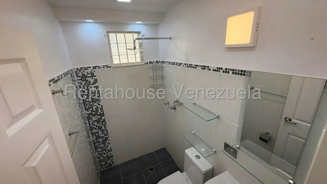 Apartamento (Planta Baja) en Venta en Valle Grande, Miranda - 26