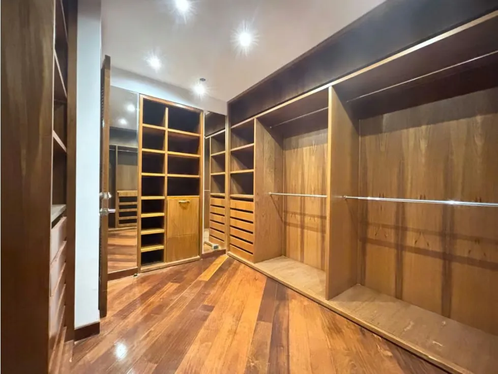 Se vende PB duplex 489.84m2 3H+S/3.5B+S/3P. La Alameda - 13