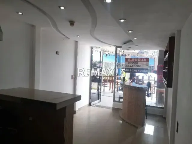 Alquilo moderno local en feria de comida en cc Galería Paraparal listo para trabajar - 3
