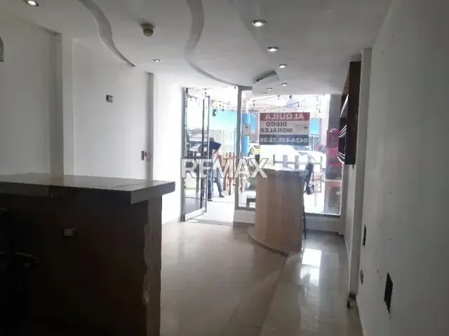 Alquilo moderno local en feria de comida en cc Galería Paraparal listo para trabajar - 5