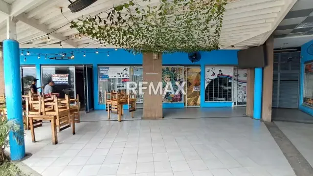 Alquilo moderno local en feria de comida en cc Galería Paraparal listo para trabajar - 7