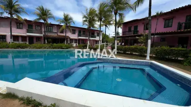 TOWNHOUSE ESTILO COLONIAL CONJUNTO PRIVADO EN EL CARDON, A 100 METROS DE LA PLAYA, A 5 MINUTOS EN CARRO DE PLAYA PARGUITO Y A 15 MINUTOS DE PLAYA EL AGUA