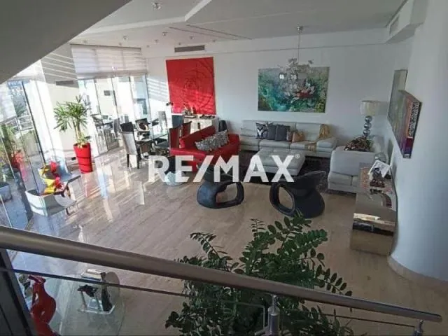 ALQUILER ESPECTACULAR PENT HOUSE . 3 NIVELES, 800m2 urbanización el Bosque