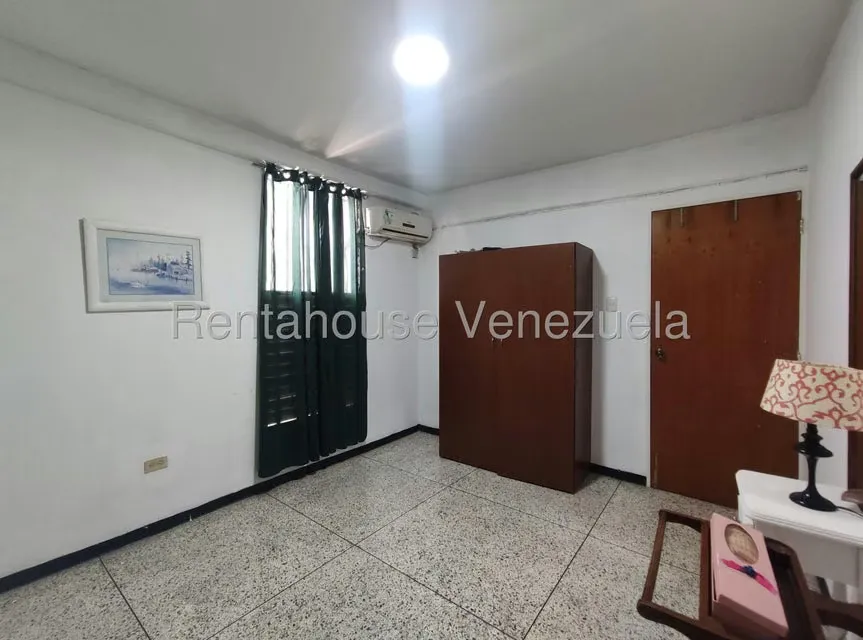 Apartamento (1 Nivel) en Alquiler en Centro, Lara - 16