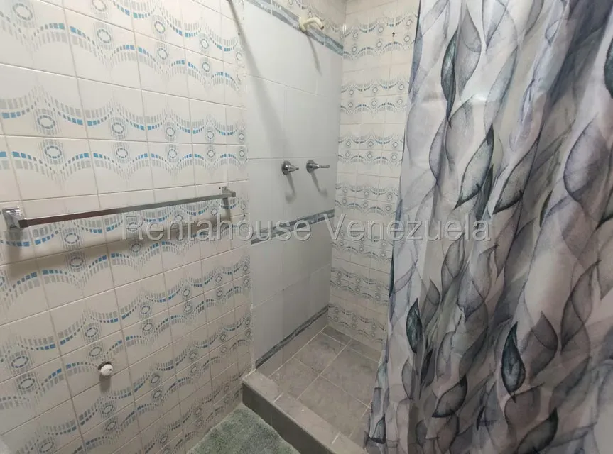 Apartamento (1 Nivel) en Alquiler en Centro, Lara - 19