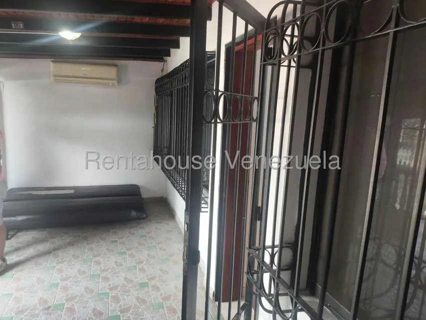 Casa (Multipes Niveles) en Venta en Parque Residencial La Muralla, Miranda - 35