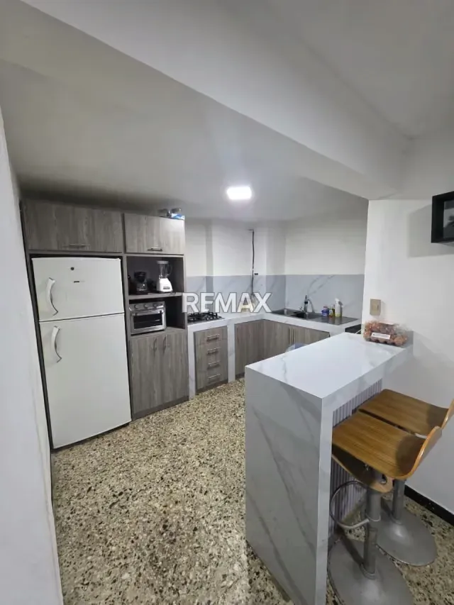 APARTAMENTO EN VENTA EDIF. LAS FLORES ZONA SUR EN MARACAIBO - 2