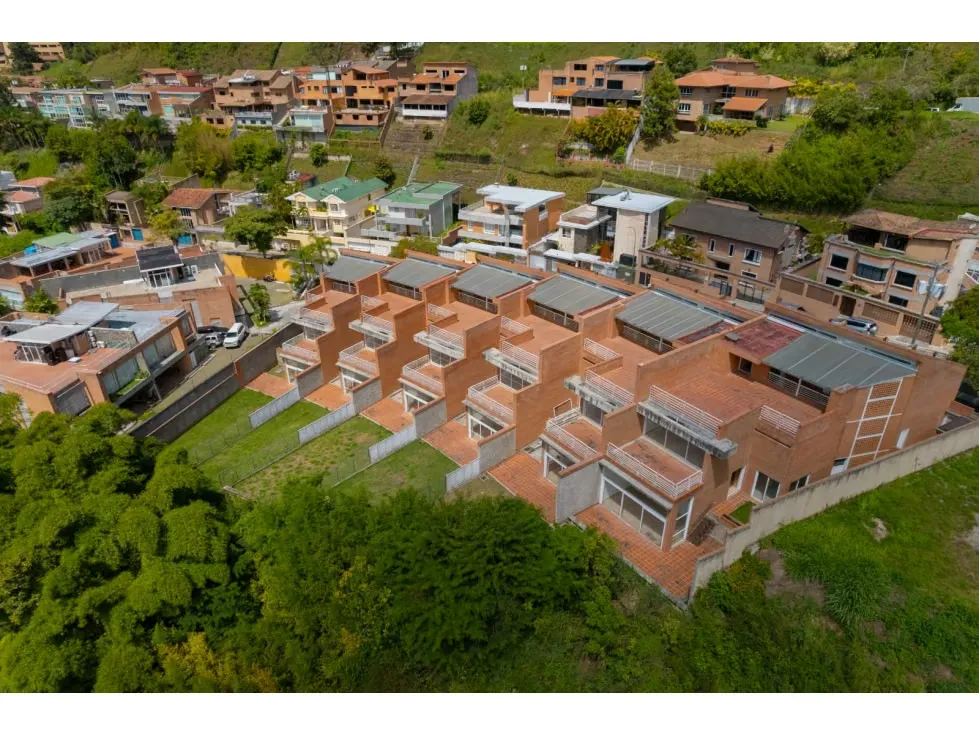 Se Vende TH 600m2-4h+1s+4b+1s+4p-Urb La Cima-Hatillo- RG - 21
