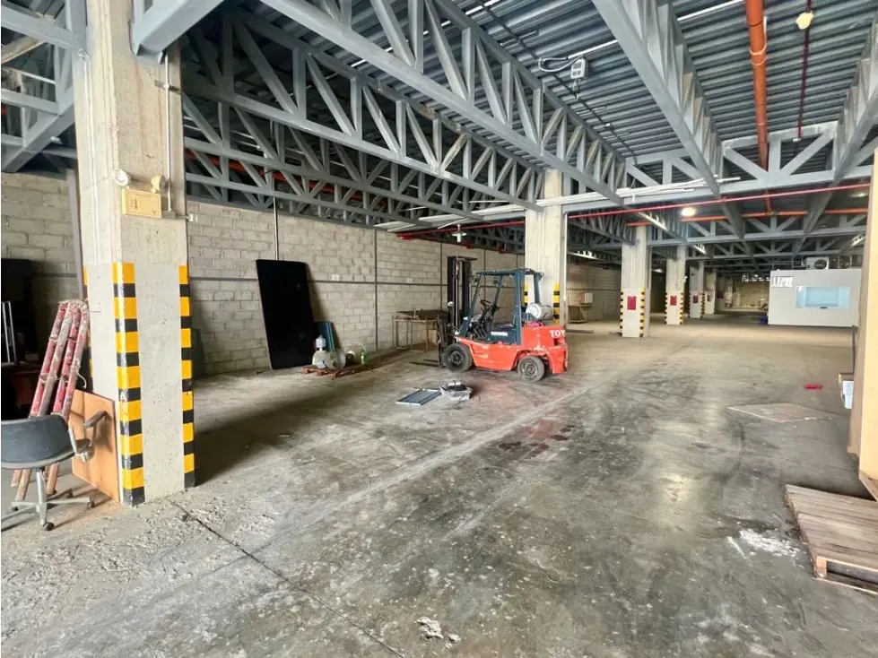 En Venta Galpon Zona Industrial Cloris 20.000m2. Guarenas - Miranda - 12