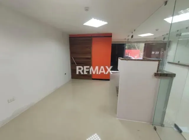 SE ALQUILA LOCAL COMERCIAL EN BARQUISIMETO CON 15M2 - 4