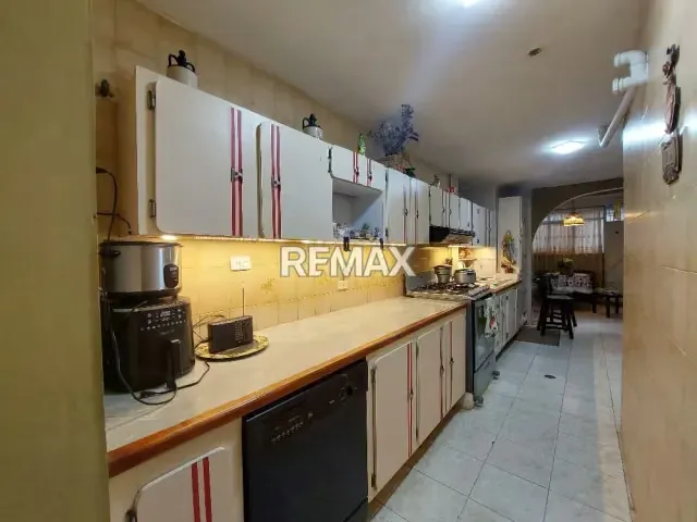 Vendo apartamento Ubicado en la Unidad Vecinal - 12