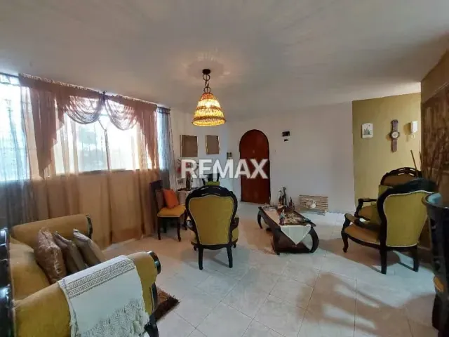 Vendo apartamento Ubicado en la Unidad Vecinal - 3