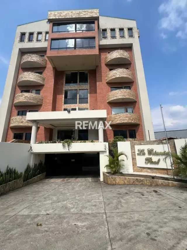 EN VENTA Apartamento TOTALMENTE AMOBLADO de 122 mts2 ubicado en el conjunto Estancia Real, sector pueblo nuevo