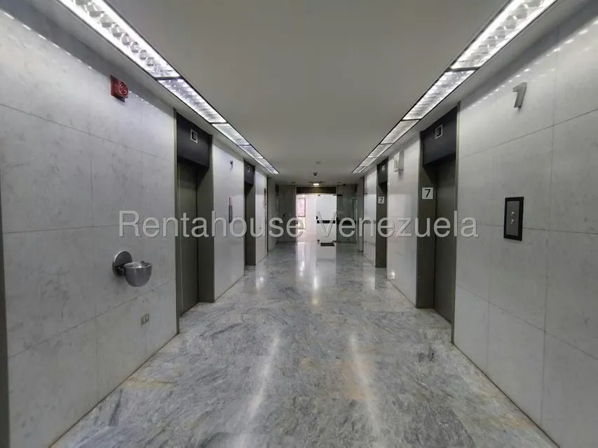 Oficina en Venta en Los Palos Grandes, Distrito Metropolitano - 2