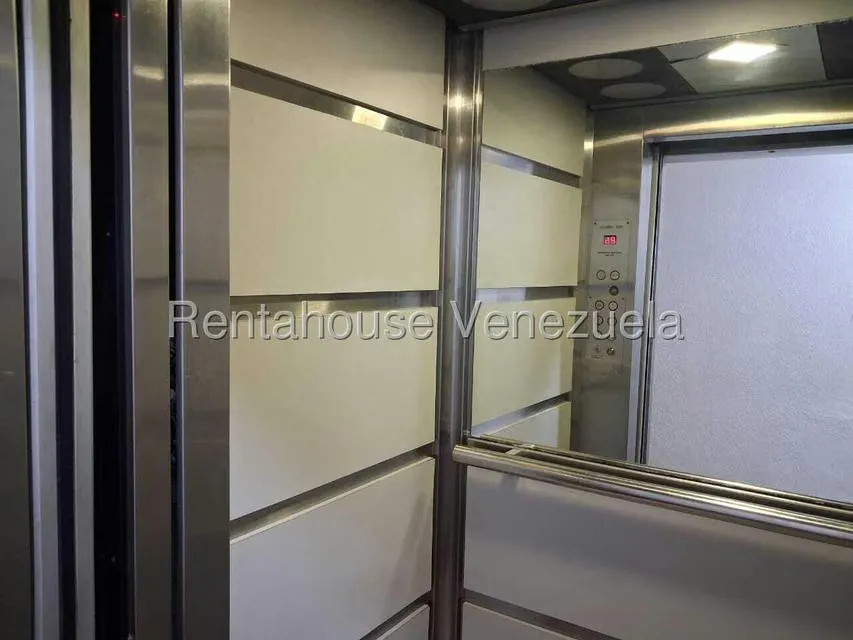 Apartamento (1 Nivel) en Venta en La Urbina, Distrito Metropolitano - 4