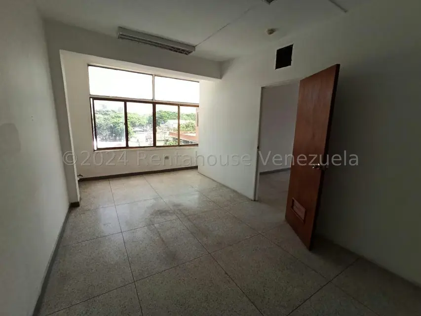 Oficina en Alquiler en Avenida Miranda, Aragua - 9