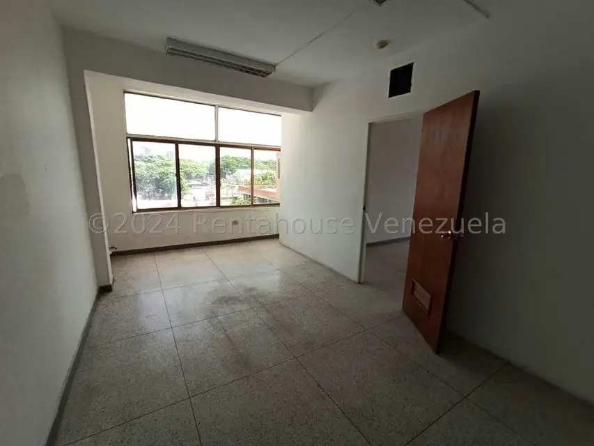 Oficina en Alquiler en Avenida Miranda, Aragua - 10