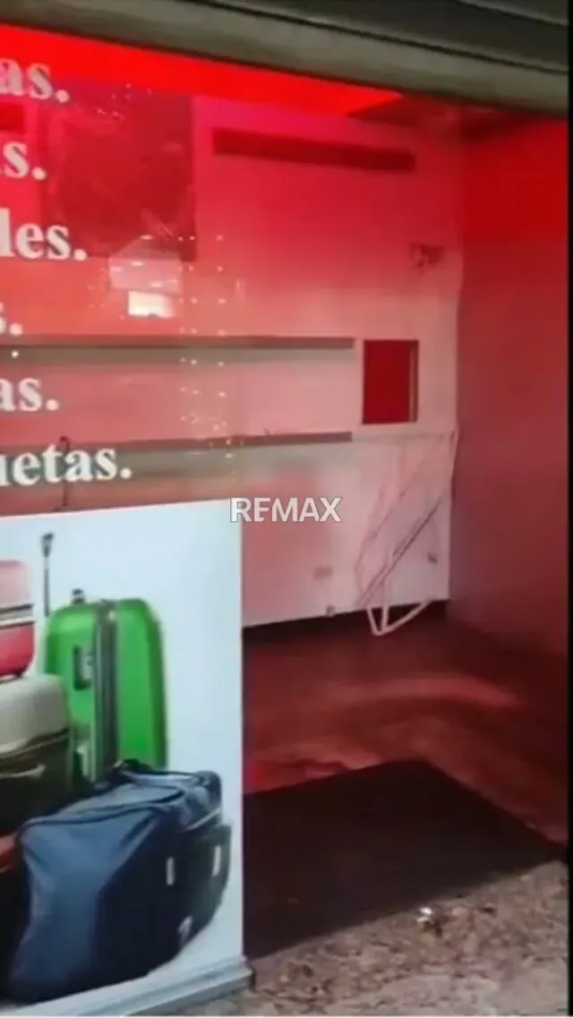 ALQUILER LOCAL 12 MTS., UBICACIÓN PRIVILEGIADA CC.TERRAZAS LA LAGUNITA 26-45 - 4