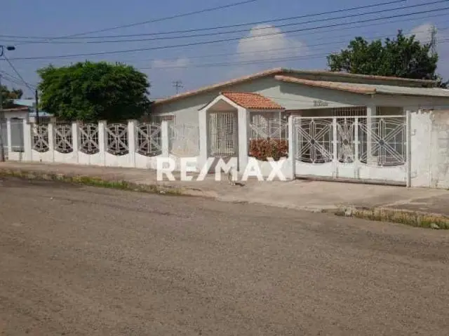 CASA QUINTA EN VENTA EN AVENIDA PRINCIPAL