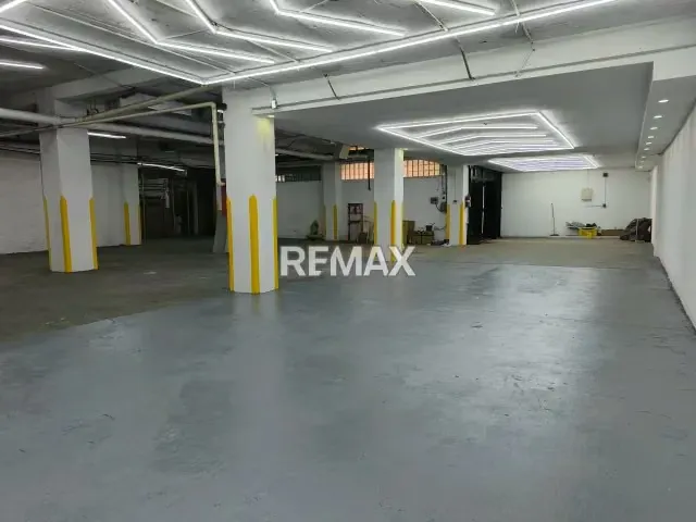 LOCAL COMERCIAL A PIE DE CALLE CON MAS DE 20 PUESTOS DE ESTACIONAMIENTO - 5